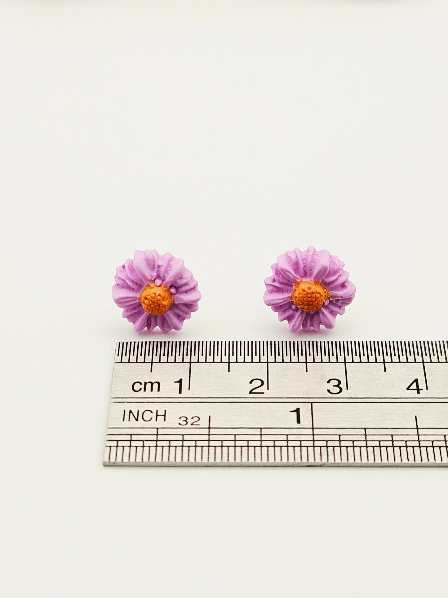 Earring studs - cute lilac daisies
