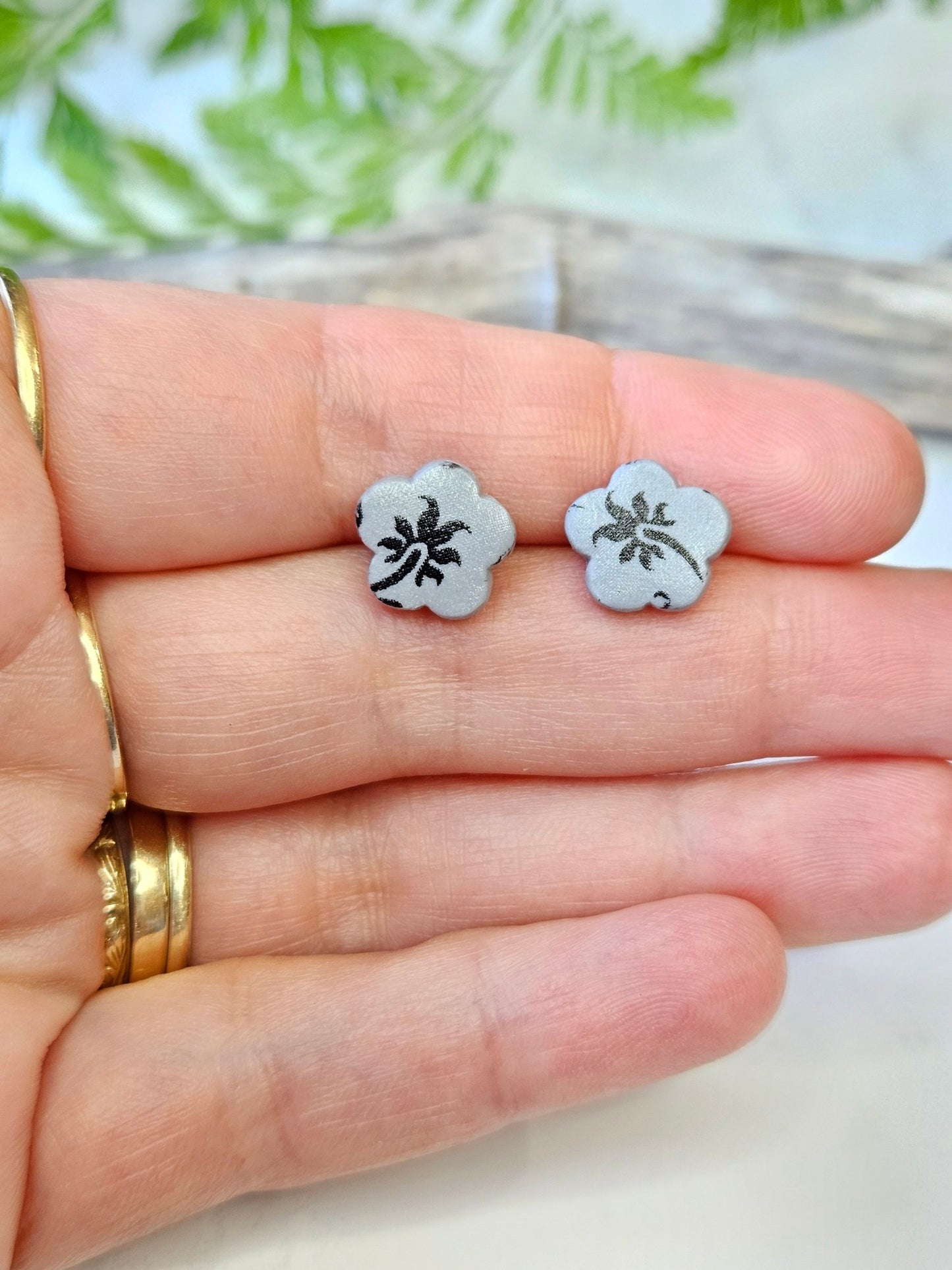 Earring studs - grey flowers