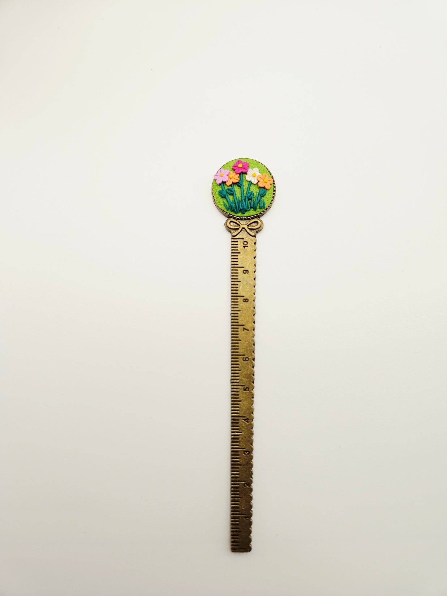 Bookmark vintage tape measure - green flower field