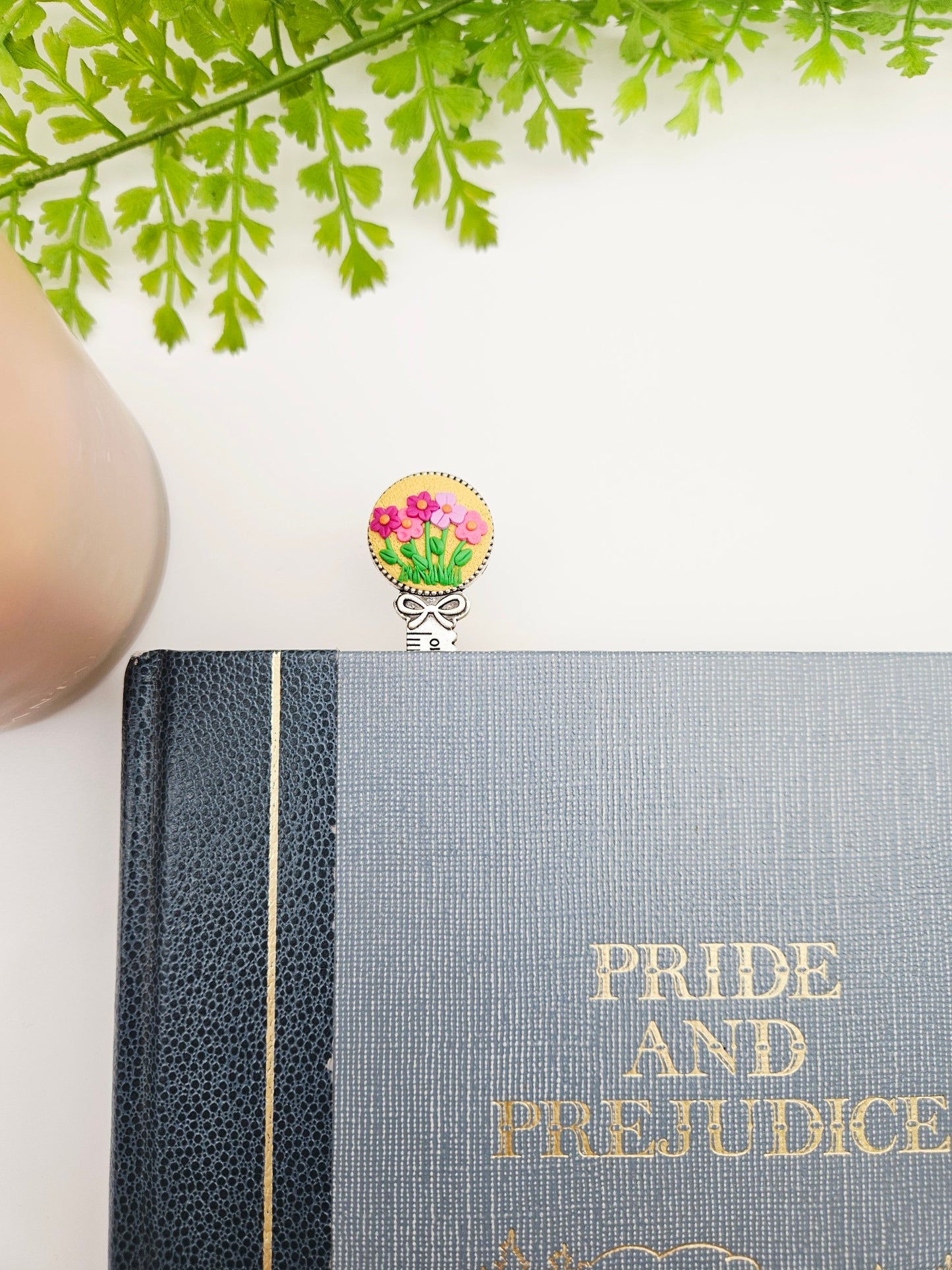 Bookmark vintage tape measure - sunrise flower field