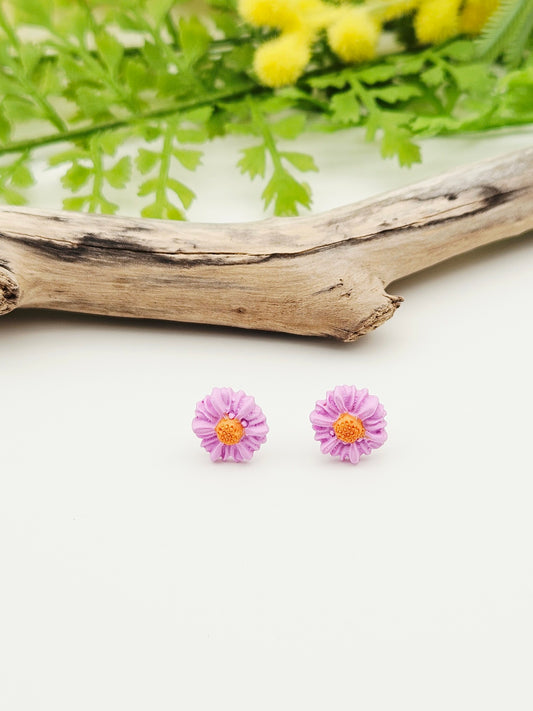 Earring studs - cute lilac daisies