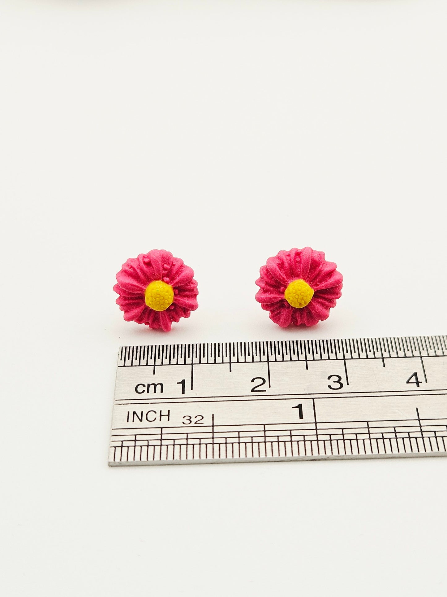 Earring studs - cute pink daisies