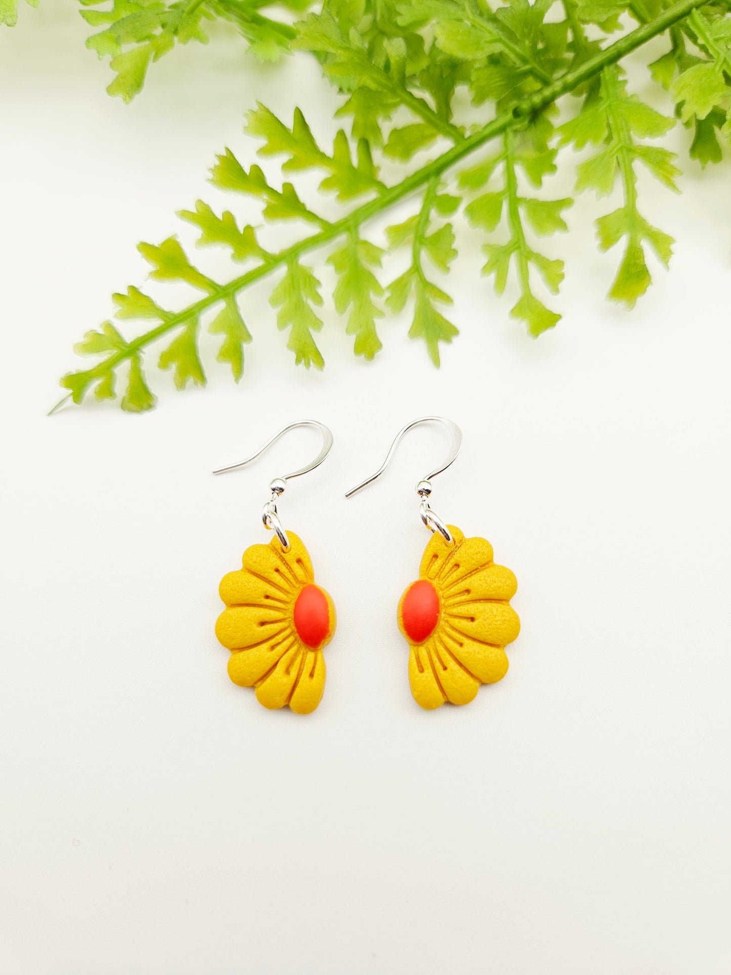 Earring dangles - retro half flower mini