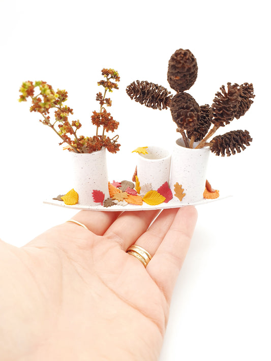 Vase set with autumn leaves
